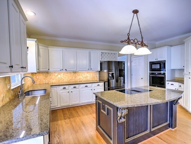 Photo - 515 Mellbrook Ln