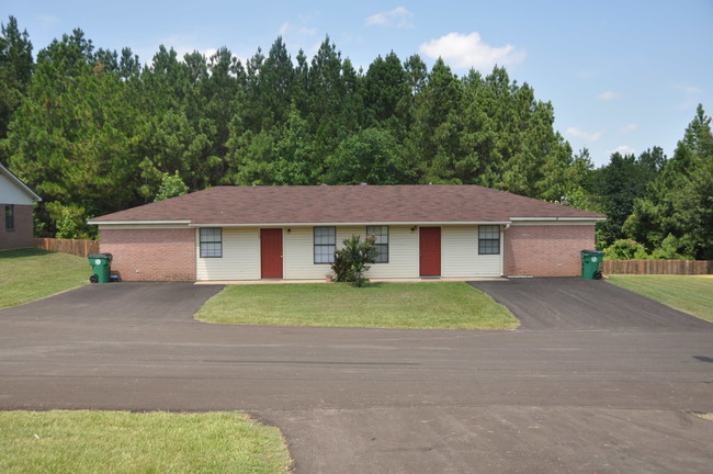 Willowbrook Apartments - Willowbrook Apartments