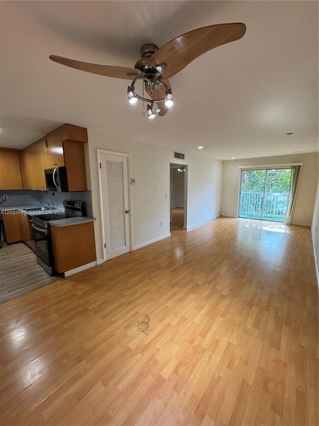 Photo - 645 NE 121st St Unit 304