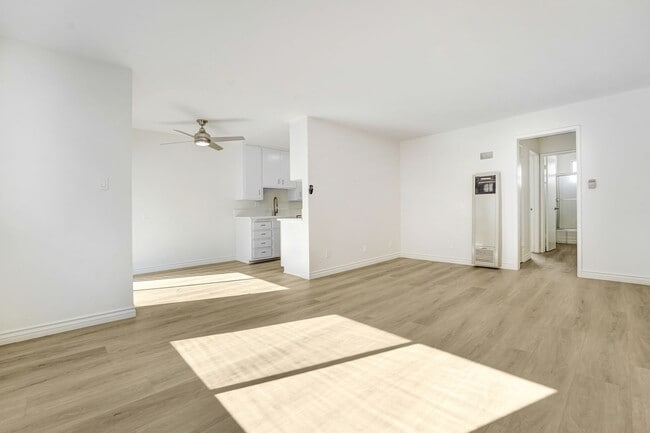 Photo - 1550 S Saltair Ave Unit 7