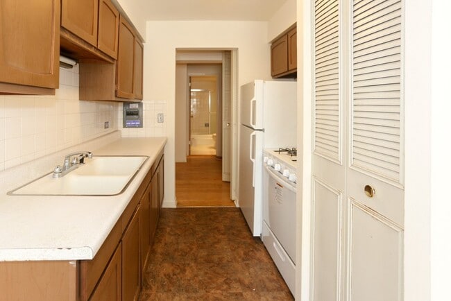 Photo - 502 W Briar Pl Unit J08W
