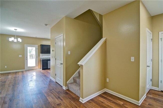 Photo - 219 Aberdeen Way