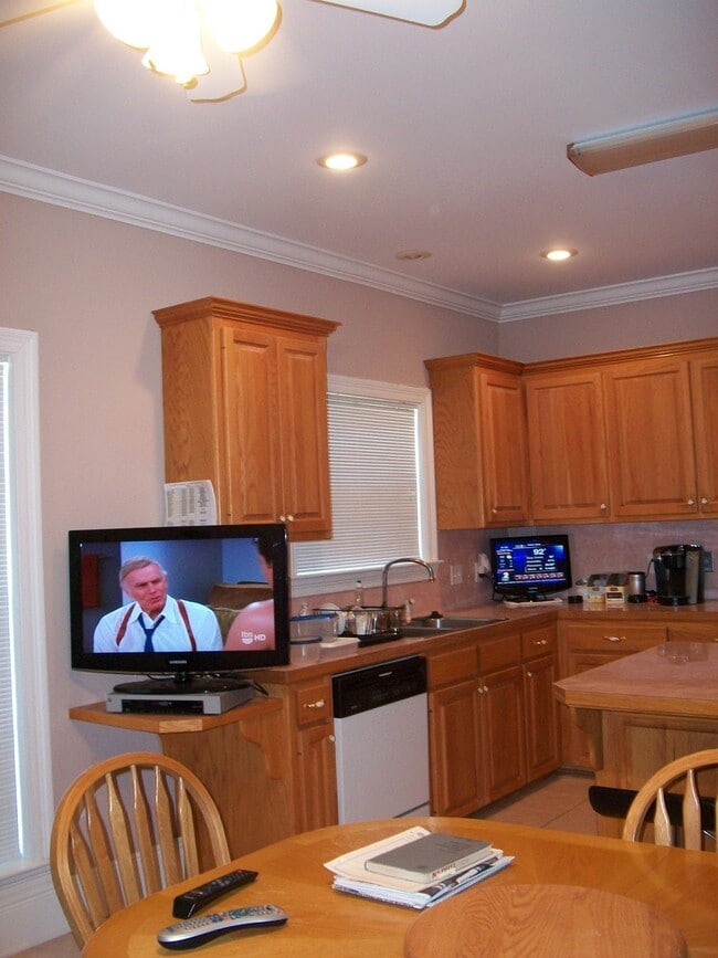 Photo - Spacious home in Woodlawn Estates
