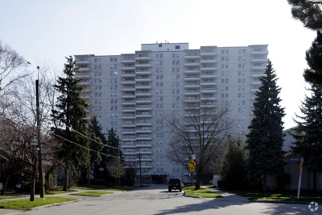 Photo - Caravelle Court