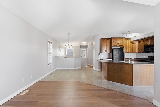 Photo - 84 Panora Cl NW