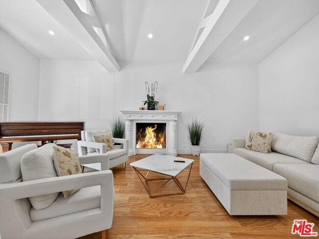 Photo - 352 S Wetherly Dr