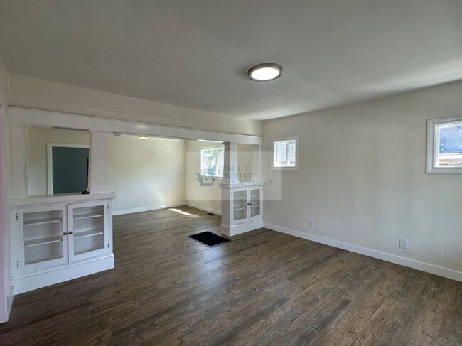 Photo - 123 W Jackson St