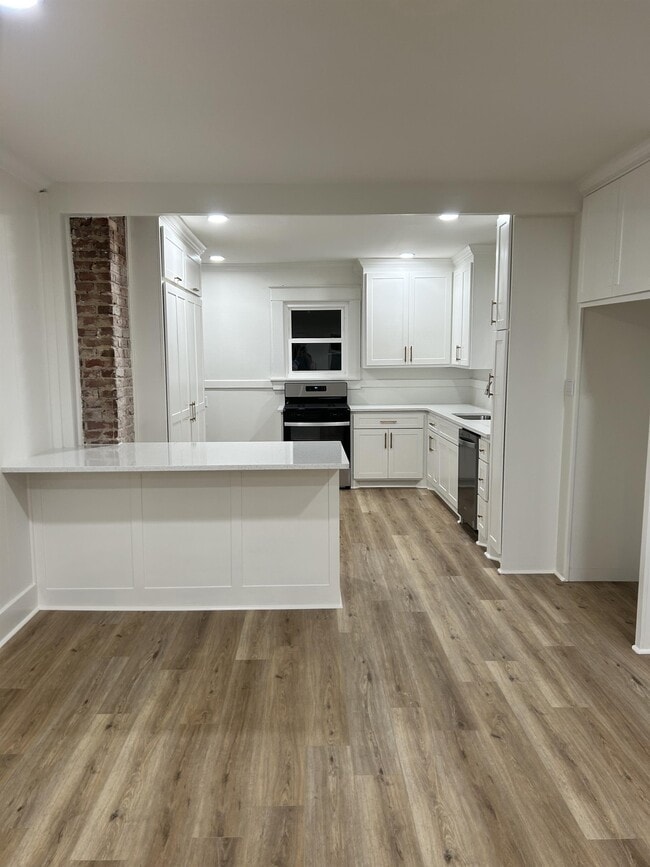 Photo - 3104 W Markham St