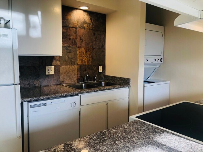 R/R/DW/WD/disposal, granite counter - 11308 E Mission Ave Unit 21