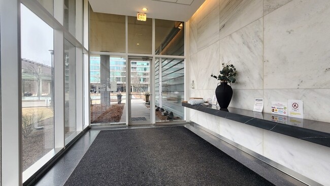 Photo - 9655 Woods Dr Unit 512