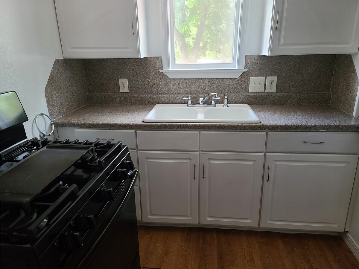 Photo - 410 N D Ave
