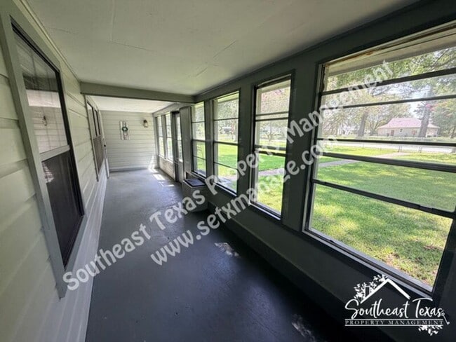 Photo - 1295 Archie St