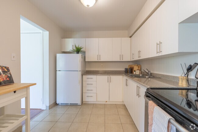 2BR, 1BA - Kitchen - 75 Huron Heights