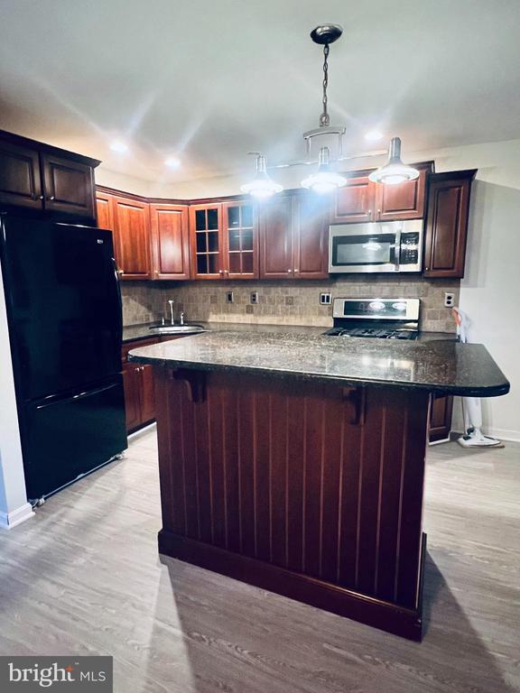 Photo - 747 Seawall Rd