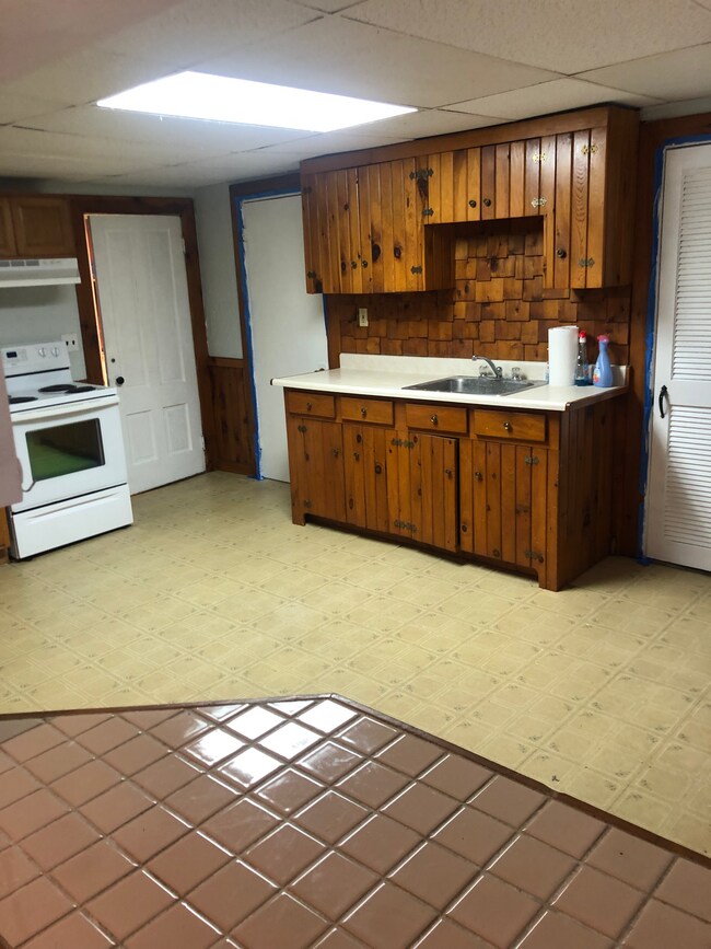Kitchen - 150 West St Townhome