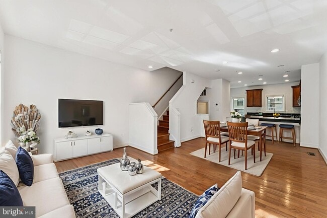 Photo - 4410 Longfellow St