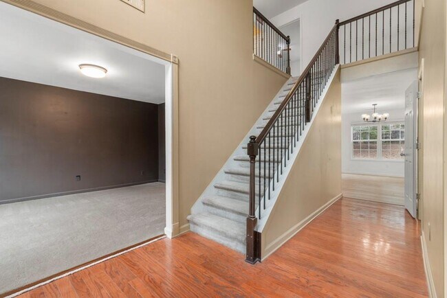 Photo - 45 Wyndmont Way