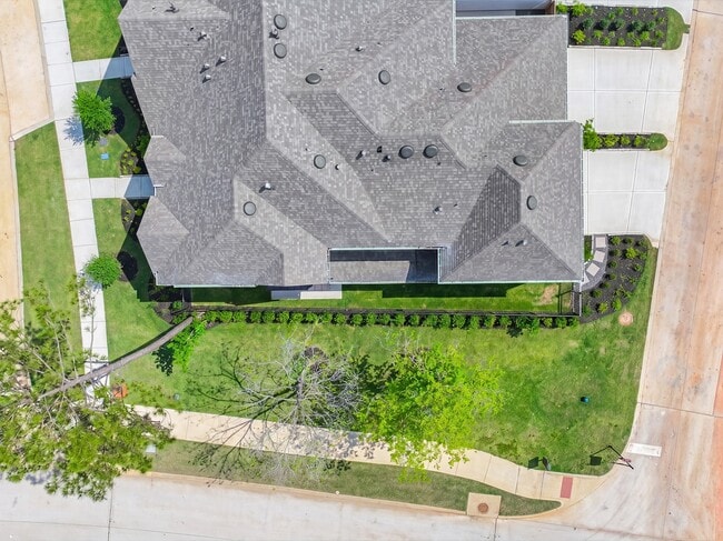 Photo - 304 Fields Ln