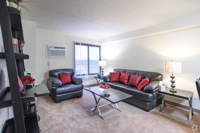 1 Br, 1 BA - 482 SF