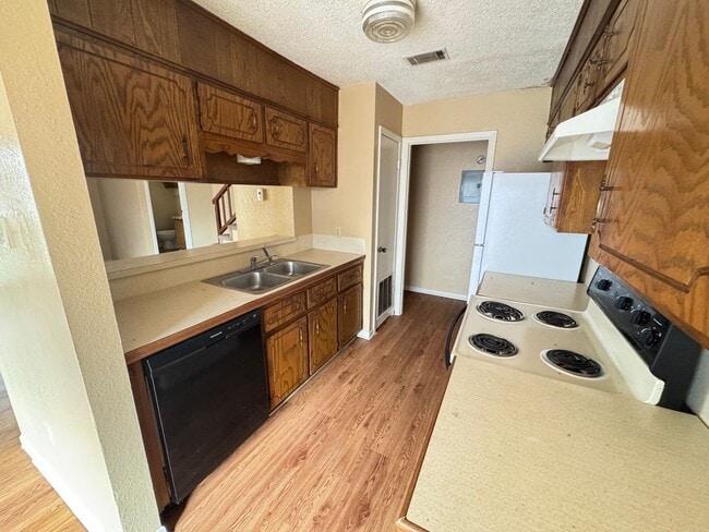 Photo - 3008 Chaucer Dr Unit Apt C