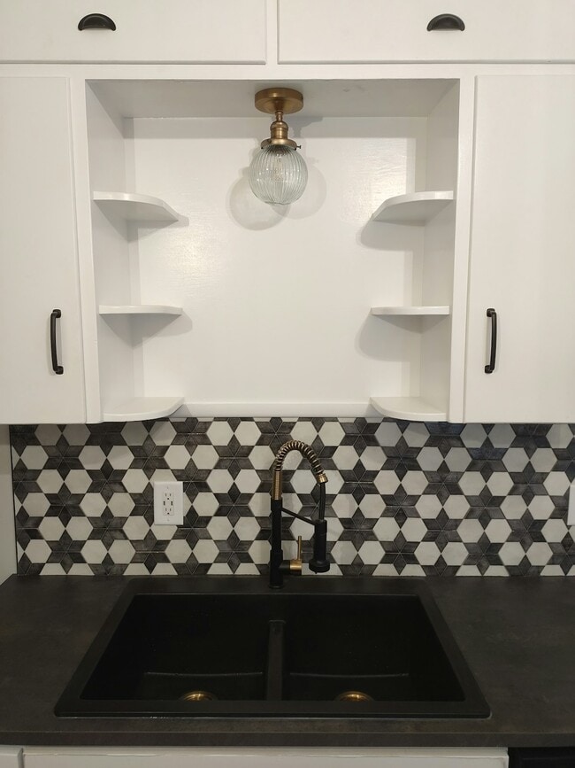 Photo - 703 St Olaf Ave W