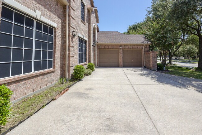 Photo - Spacious 4-Bedroom Home with Large Backyard in Rowlett