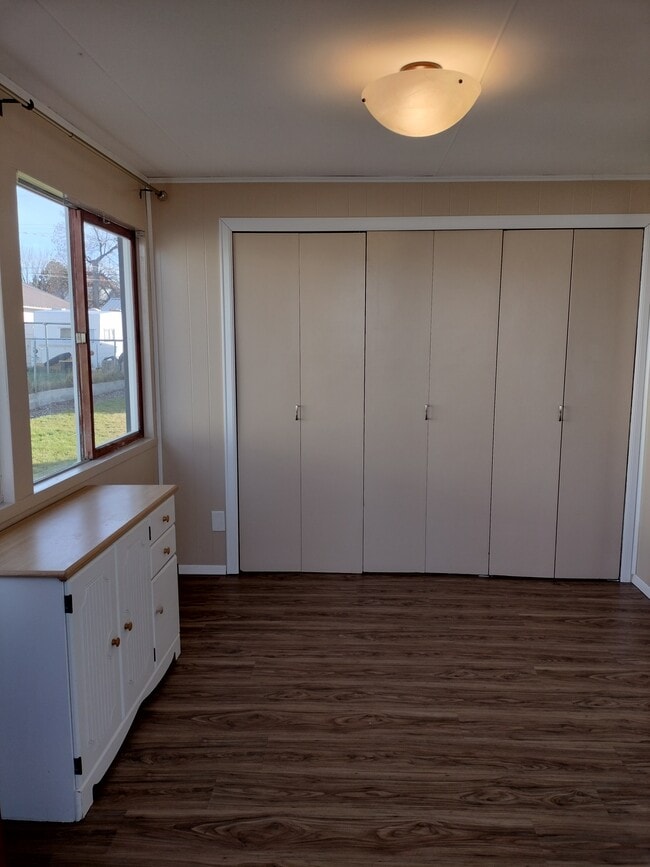 Photo - 1412-1411 11th Ave S