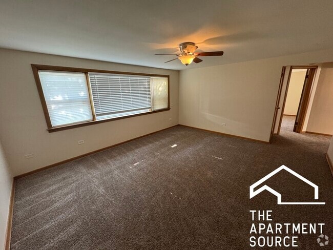 Building Photo - 4752 N Menard Ave Rental