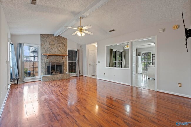 Photo - 112 Bridgestone Dr NE