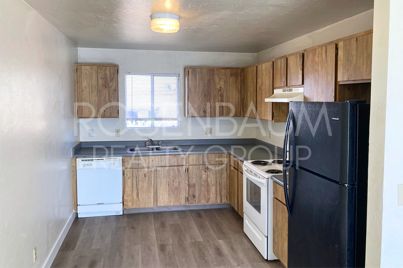 Charming 2-bedrooms, 1-bath upstairs apartment in the heart of Prescott Valley! - Charming 2-bedrooms, 1-bath upstairs apartment in the heart of Prescott Valley!