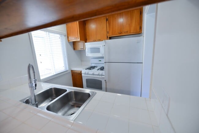 2715 Calle Del Comercio Unit #D
