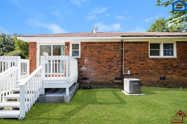 Photo - 702 Couch St