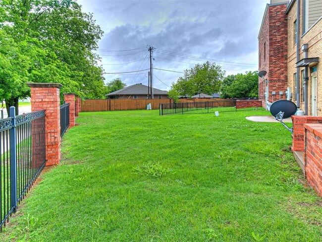 589 S Fretz Ave
