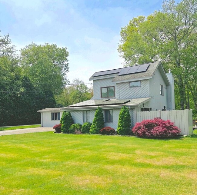 Photo - 10 Herster Dr House