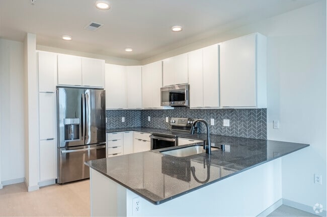 2BR, 2BA - 1047SF - Kitchen