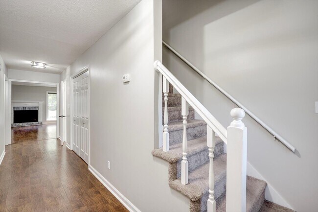 1054 Hickman Rd