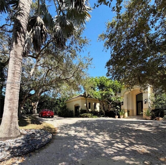 673 Destacada Ave