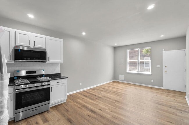 2505 E Fayette St