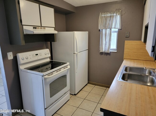 Photo - 1443 Winnebago Ave