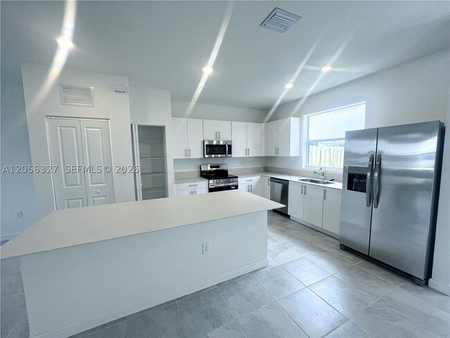 Photo - 145 SE 11th St
