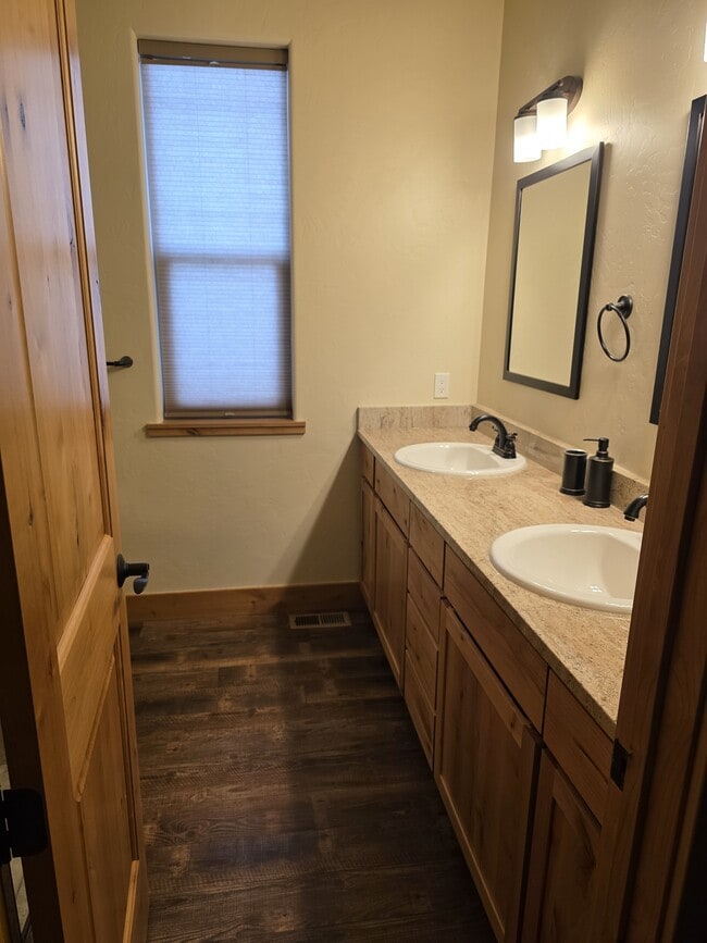 Photo - 189 Redstone Dr