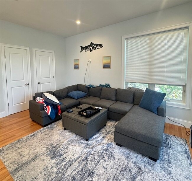 Photo - 353 Dorchester St Unidad 3