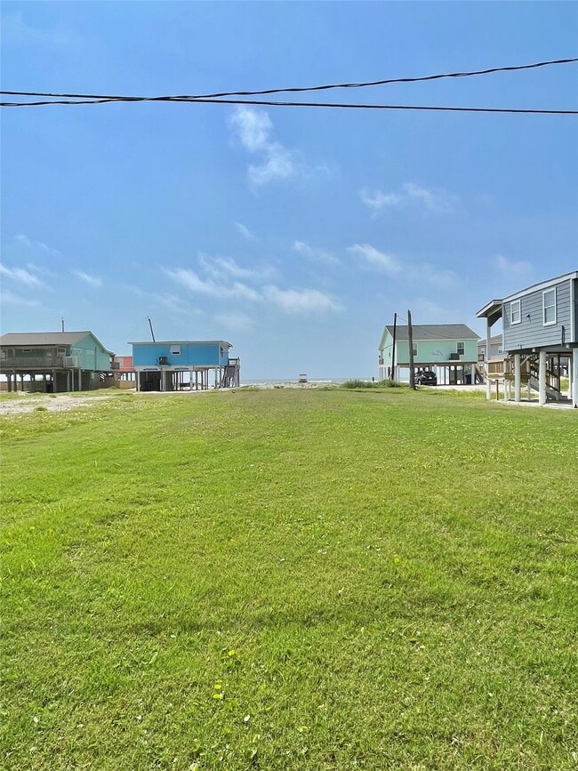 1111 Surf Dr