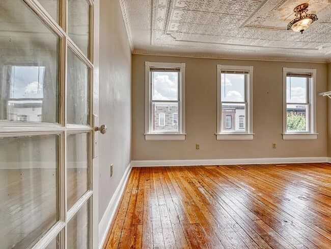 Building Photo - 3300 E Baltimore St Unit 3300 E Baltimore St Apt 2