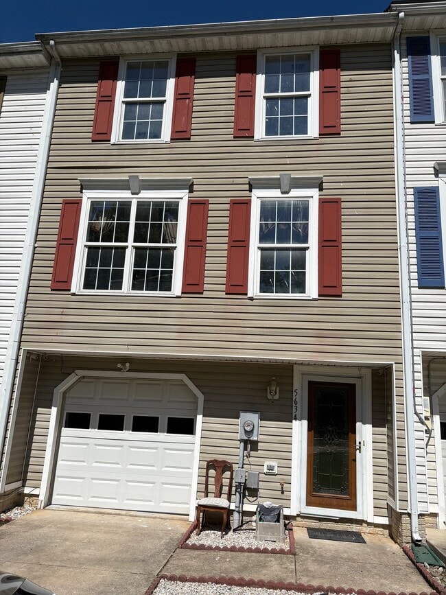 Building Photo - 5634 Crestwood Ct
