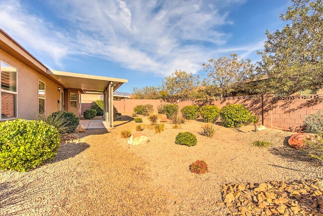 Photo - 986 Camel Springs Dr