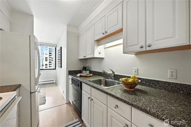 Photo - 2101 3rd Ave Unidad 160, Seattle, WA 98121