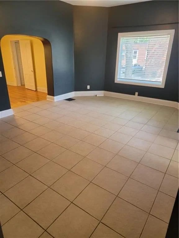 Photo - 3 Bedroom / 1 Bathroom Home in a Central Des Moines Location! Unit 3