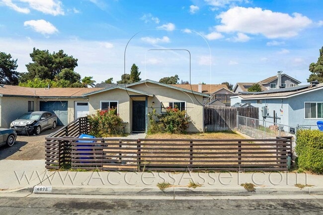 Building Photo - Charming Oceanside Retreat Near Camp Pendleton