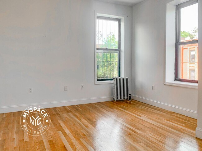 Photo - 330 Lewis Ave Unidad 3D